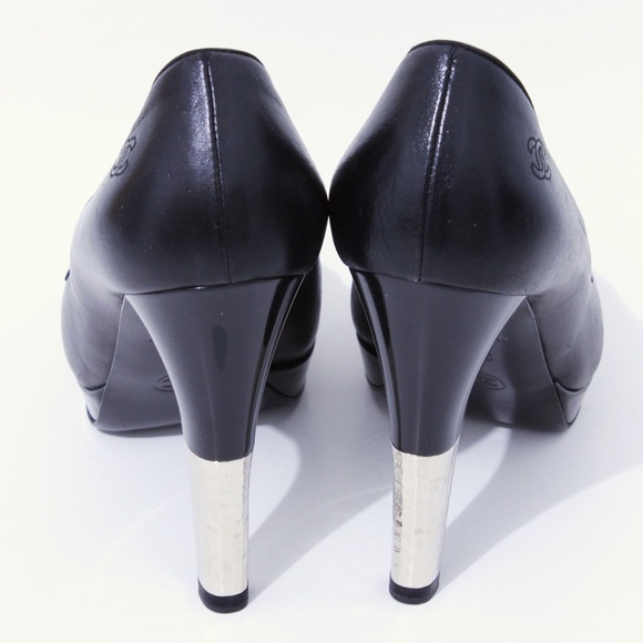 Chanel Pumps Heels Black Leather and Patent Cap Toe CC Logo Size 39.5 with Box - Picture 8 of 13